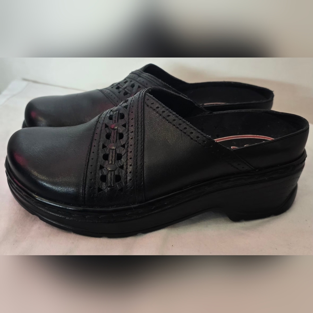 NWOT Klogs Black Leather Mules 7